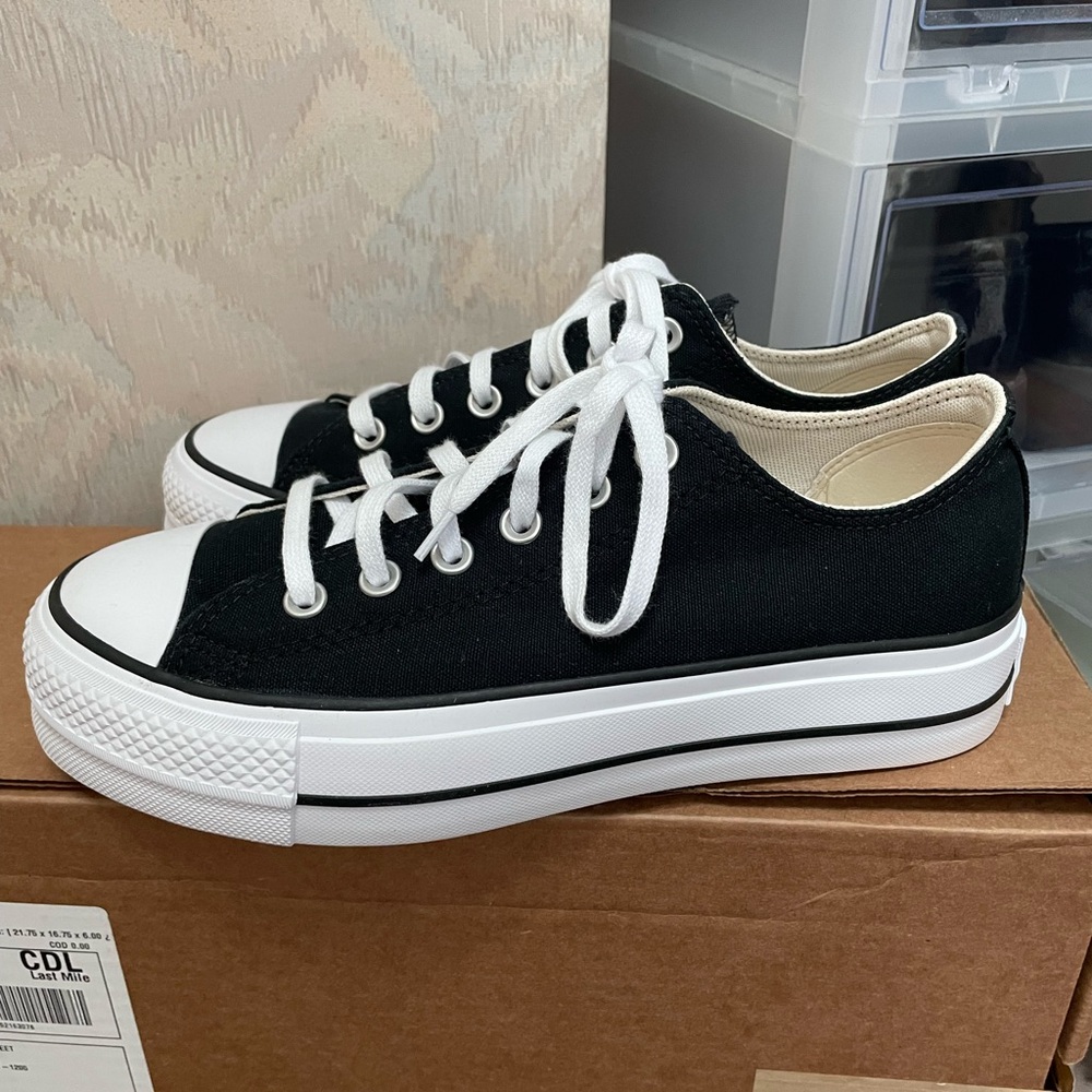 Platform Converse Black and White Women's Sneakers- never worn- RUN LARGE